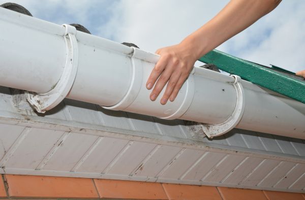 Gutter Reattachment in Lady Lake